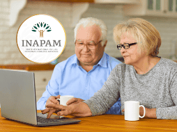 Adultos mayores con tarjeta INAPAM pueden recibir diversos beneficios y descuentos. ESPECIAL/CANVA