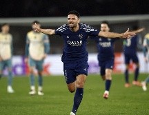 Gonçalo Ramos celebra el gol de la victoria. El conjunto parisino se repuso de un 2-0 en contra para terminar goleando y seguir con vida. EFE/Y. Valat