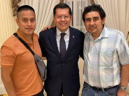 Aníbal Gómez Toledo, embajador de México en Arabia Saudita, Bahréin, Omán y Yemen recibió a los marineros que estuvieron cautivos en el buque Galaxy Leader. X/AgomeztII