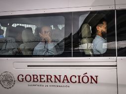 Migrantes deportados son trasladados a albergues desde el puerto fronterizo de El Chaparral, en Tijuana. EFE/J. Terríquez