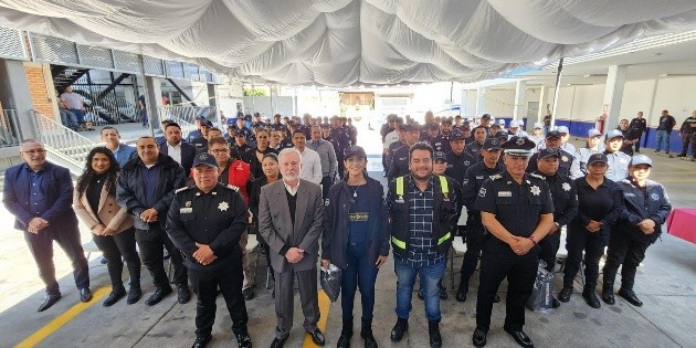 Gobierno de Tlaquepaque entrega uniformes a su cuerpo policiaco | El ...
