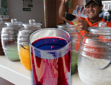 Una de la aguas frescas más populares en México es la de jamaica, además de rica, es popular porque aporta gran cantidad de vitaminas, minerales y propiedades antioxidantes y antiinflamatorias. EL INFORMADOR / ARCHIVO
