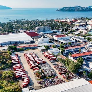 Empresas trasnacionales paran labores en Acapulco