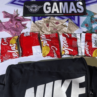 Detienen a tres presuntos narcomenudistas en Guadalajara, entre ellos una menor de edad