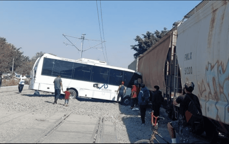 El conductor del camión resultó lesionado con contusiones y en estado regular. ESPECIAL