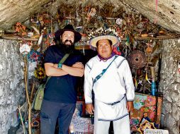 Alejandro Cazares (de barba) es el activista que organiza la recaudación de fondos para la comunidad. CORTESÍA