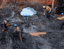 Las lluvias en el sur de California provocan flujos de lodo pero ayudan a los bomberos a controlar incendios activos. EFE/C. Brehman