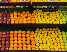 Manzanas y naranjas son algunos de los productos con descuento. UNSPLASH/Ethan