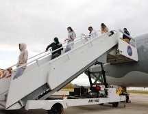 Esta es la primera de las dos aeronaves con deportados que se prevé que lleguen hoy a Bogotá.  EFE / PRESIDENCIA DE COLOMBIA