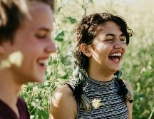 Gran parte de la Generación Z busca equilibrar sus relaciones afectivas con el mundo digital. UNSPLASH / V. Fleming