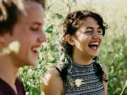 Gran parte de la Generación Z busca equilibrar sus relaciones afectivas con el mundo digital. UNSPLASH / V. Fleming