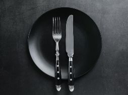 Optar por utensilios de colores claros o materiales naturales no solo puede mejorar tu experiencia culinaria, sino también garantizar que tus comidas sean más seguras para ti y tu familia. CANVA