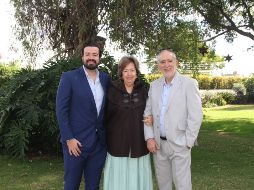 Diego Martínez Woodworth, Moni Woodworth y Hugo Luis Martínez Saracho. GENTE BIEN JALISCO / E. Escamilla