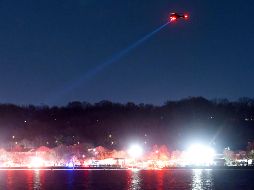 El accidente ocurrió cuando el avión comercial que cubría la ruta entre Wichita (Kansas) y Washington para American Airlines descendía hacia el Aeropuerto Nacional Ronald Reagan de la capital federal. EFE/J. LOSCALZO.
