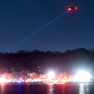 Descartan sobrevivientes en accidente aéreo en Washington; han recuperado 28 cuerpos