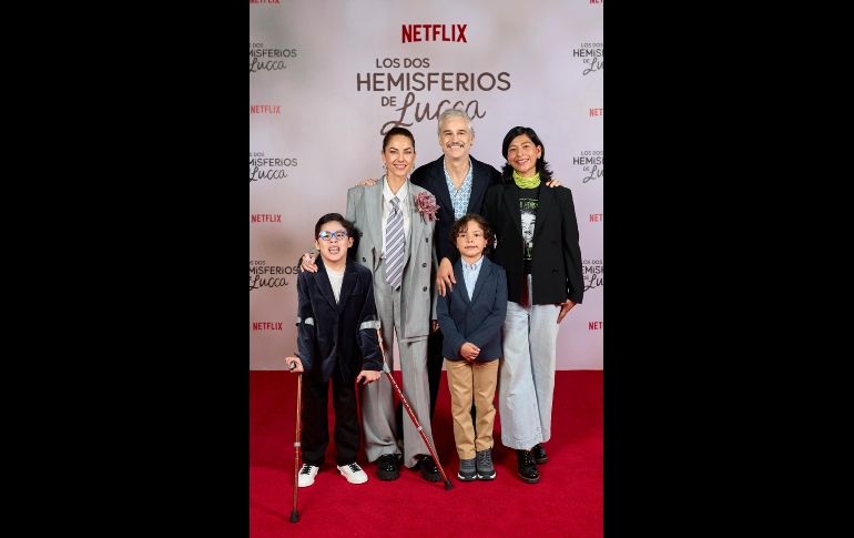 Bárbara Mori, Juan Pablo Medina, Paloma Alvamar, Julián Tello y Samuel Pérez. MISAEL COVARRUBIAS/NETFLIX©2025.