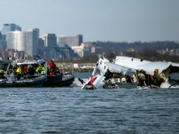 El accidente entre un un avión comercial  y un helicóptero militar es el más grave en Estados Unidos desde 2001. AP/Oficial de 2d clase Taylor Bacon, Guardia Costera de EU