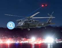 Hallan la caja negra del helicóptero afectado en el accidente en Washington, Estados Unidos. EFE/J. LO SCALZO
