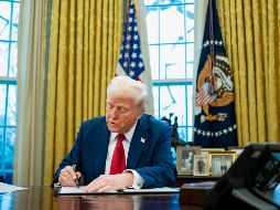 La promesa del presidente estadounidense, Donald Trump, de imponer aranceles del 25% a Mexico y Canadá en represalia por el deficit comercial y el flujo de fentanilo y de migración irregular amenaza con llevar este sábado a un abismo incierto al tratado comercial T-MEC. EFE / B. Cash