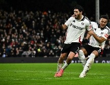 El delantero Raúl Alonso Jiménez marcó este sábado el gol del empate ante el Newcastle, consiguiendo su novena anotación en la presente campaña con el Fulham. AFP / ARCHIVO
