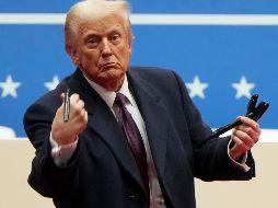 El presidente Donald Trump firmó el sábado una orden para imponer aranceles estrictos a las importaciones de México, Canadá y China. AP/M. Rourke.