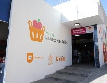 Verónica Delgadillo recorrió el mercado y exhortó a los locatarios y vecinos a cuidar el establecimiento y a mantenerlo limpio y en buen estado. CORTESÍA.