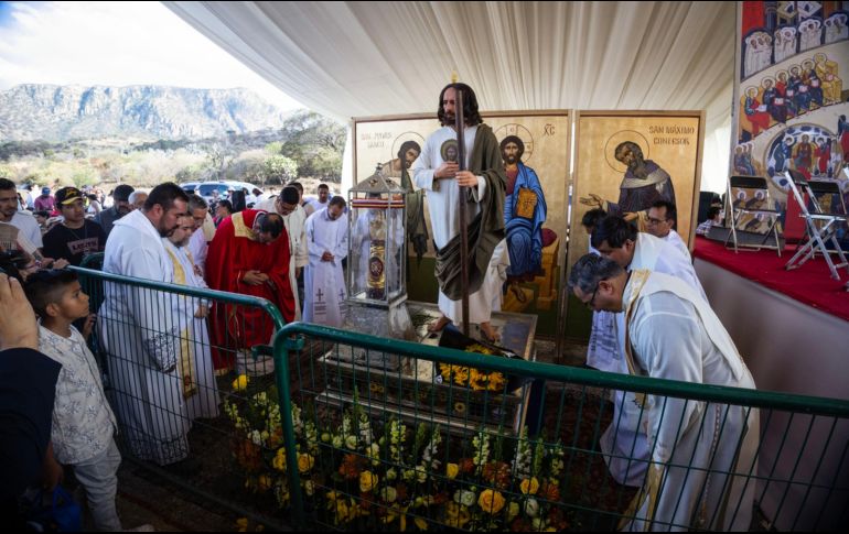 Alrededor de dos mil feligreses se reunieron en el poblado zapopano para partir rumbo a Los Pueblitos, penúltima parada de las reliquias en Jalisco. CORTESíA.