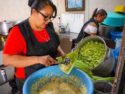 Fernanda Valdez, locataria de un establecimiento en el Mercado Alcalde, reconoció que aumentó la venta de tamales con respecto al año anterior. EL INFORMADOR/ H. FIGUEROA.