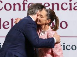 A la Presidenta la acompañó  Marcelo Ebrard, Juan Ramón de la Fuente y la asesora Altagracia Gómez Sierra; equipo que formó parte de las negociaciones con el presidente Trump. SUN / Axel Sánchez / RDB.