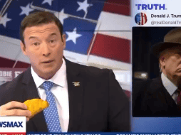 El presentador desató críticas tras burlarse de los migrantes. X/@CarlHigbie