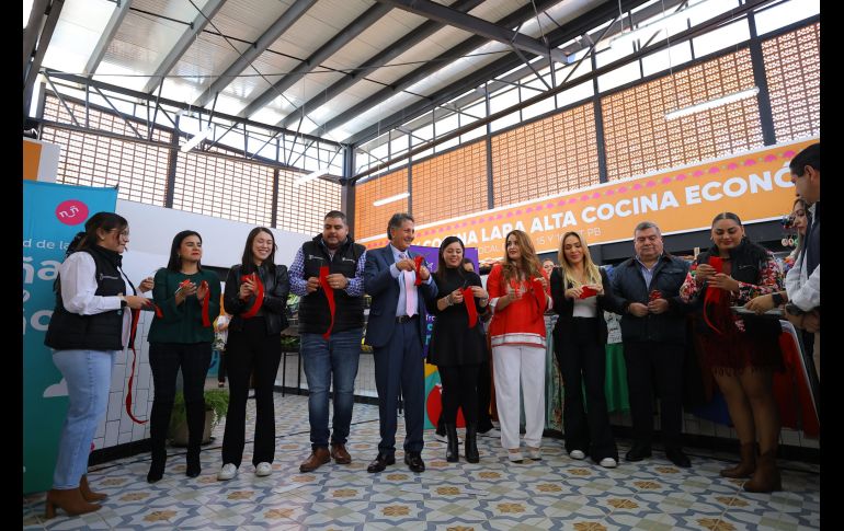 Con una inversión de más de 14 millones de pesos, el Gobierno de Zapopan entregó este martes los trabajos de remodelación del Mercado Municipal Las Fuentes. CORTESÍA