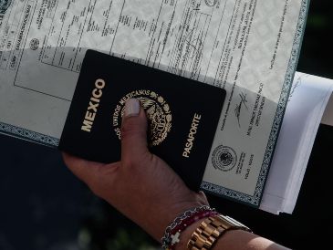 Este documento oficial es emitido por la Secretaría de Relaciones Exteriores y tiene la función de certificar la nacionalidad y la identidad de la persona titular. EL INFORMADOR / ARCHIVO