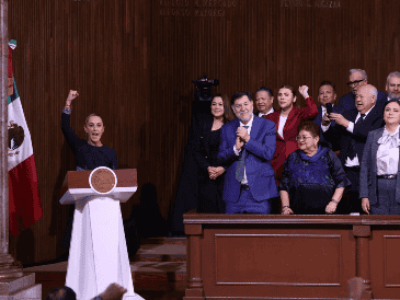 Claudia Sheinbaum, en Querétaro, en la conmemoración del aniversario de la promulgación de la Constitución, con miembros del gabinete federal, gobernadores y tres ministras de la SCJN. SUN / D. S. Sánchez