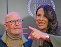 El director francés Jacques Audiard y la actriz española Karla Sofía Gascón posan en la alfombra roja de la presentación de prensa de “Emilia Pérez” en Bogotá, cuando aún tenían una buena relación. AFP