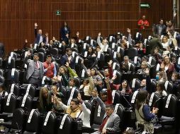Los senadores morenistas  recibieron y votaron rápidamente a favor las listas insaculadas, pese a los reclamos generalizados por falta de transparencia. EL UNIVERSAL