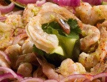 Su sabor, textura y facilidad de preparación convierte a los camarones en la estrella de múltiples platillos. ESPECIAL / CANVA