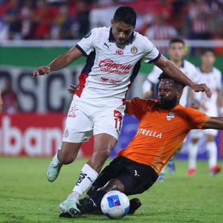 Luis Rey evita desastre y Chivas rescata el empate en República Dominicana