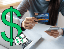 La CONDUSEF señala que retirar efectivo con tarjeta de crédito puede reflejar dificultades financieras. CANVA
