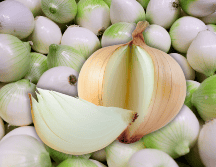 La cebolla, al ser rica en hidratos de carbono sencillos, fibra dietética y proteína, contribuye a la salud gastrointestinal, favorece el crecimiento de flora bacteriana y controla los niveles de colesterol. EL INFORMADOR / ARCHIVO