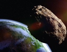 Los impactos de objetos se han producido muchas veces en la historia de la Tierra y el último gran asteroide conocido fue el que creó el cráter de Chicxulub, al noroeste de México, y acabó con los dinosaurios. ESPECIAL / CANVA