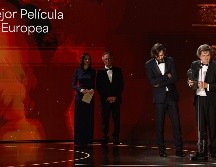 El premio fue recibido por los representantes de la distribuidora de la película en España, Wanda Visión y Elástica, Miguel Morales y Enrique Costa. EFE/J. Muñoz.