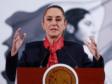 Sheinbaum aclaró que su gobierno siempre defenderá a López Obrador. EFE/ M. Guzmán
