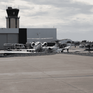 Chocan jets privados en aeropuerto de Arizona