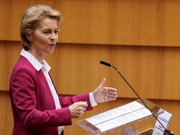 La presidenta de la Comisión Europea, Von der Leyen y el vicepresidente de Estados Unidos, JD Vance se reunieron para hablar de Ucrania y de sus relaciones comerciales futuras. AFP/K. Tribouillard.