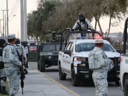 Elementos del ejército, de policía estatal y de la FGR, resguardaron los artículos encontrados. SUN/ARCHIVO