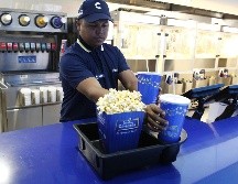 Cabe destacar que en las palomitas el cambio de sabor se cobrará aparte y en las bebidas, no se aplicarán otros productos enlatados o embotellados. EL INFORMADOR/ ARCHIVO.
