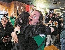 Los aficionados de los Eagles esperan con ansias el desfile del equipo. AFP/M. Hatcher