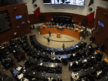 Con 18 votos a favor, siete en contra y dos abstenciones, se avaló el dictamen con proyecto de decreto que reforma, adiciona y deroga diversos artículos de la Ley del Infonavit. SUN / ARCHIVO