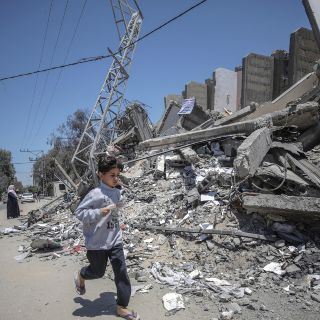 Miles de palestinos desplazados del campo de Nur Shams por Israel