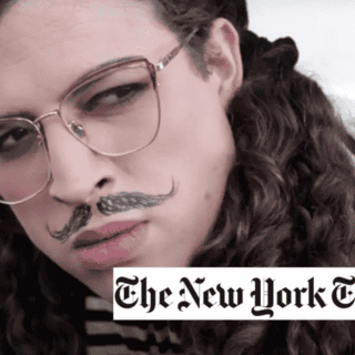 The New York Times resalta al cortometraje "Johanne Sacreblu", parodia de "Emilia Pérez"